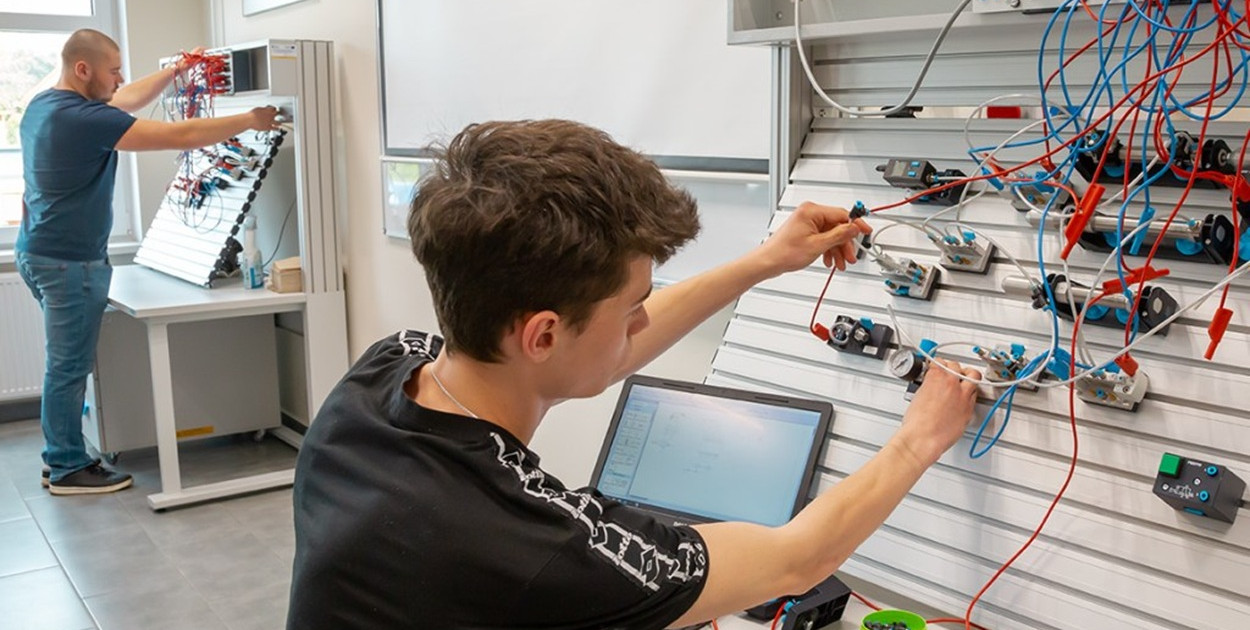 Zawód przyszłości w Ostródzie. Mechatronik to kierunek dla ambitnych