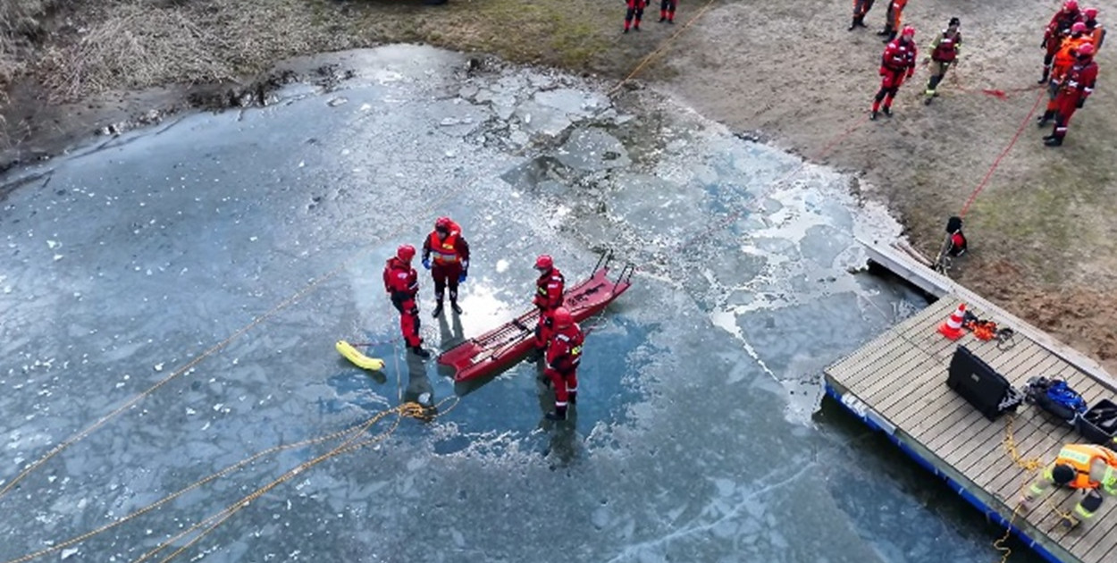 Pow. Ostródzki: Strażacy ćwiczyli ratownictwo wodne i lodowe [WIDEO]