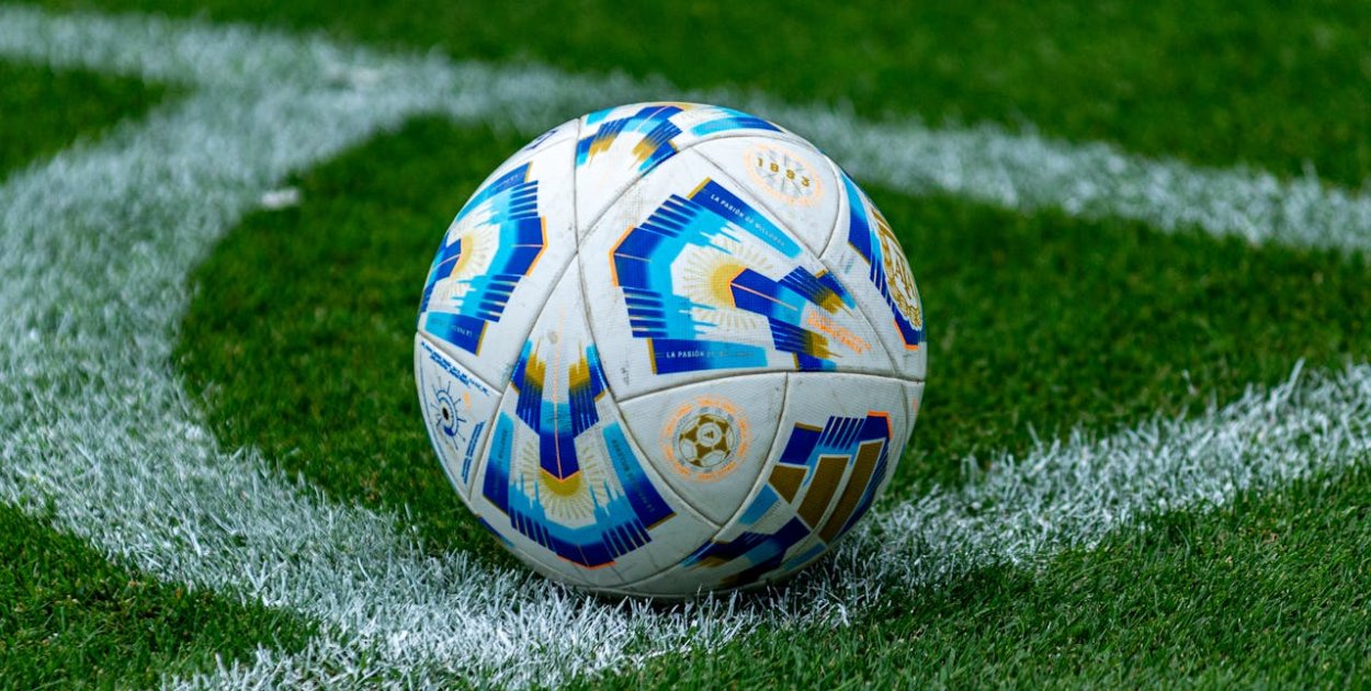 Dlaczego piłkarze muszą podejmować decyzje w ułamku sekundy?